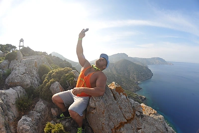 Įvertinkite: Ironvytas pristato pajūryje filmuotą vaizdo klipą „Nuplauk liūdesį“