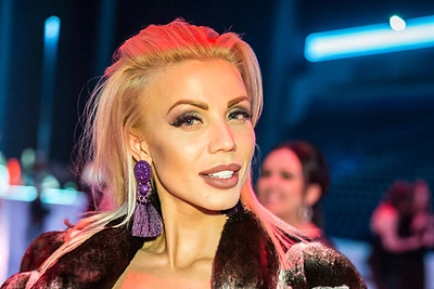 Tarp Juozo Statkevičiaus šou žiūrovų – kailiais pasidabinusi Marina Bui-Velečkienė