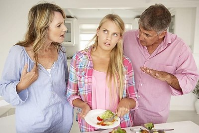 Tyrimas: pastangos būti gerais tėvais gali fiziškai jus sužlugdyti