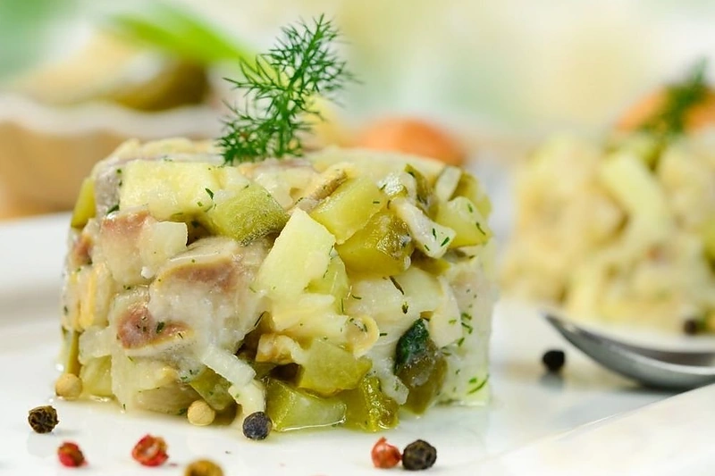 Vokiškos silkės salotos