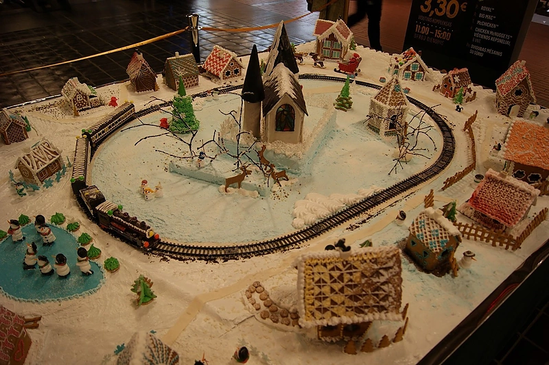 Šiauliuose – įspūdingas kalėdinis meduolių miestelis