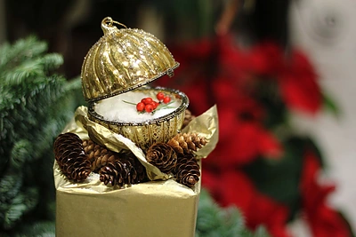 Dizainerės floristės pasiūlymai, kaip originaliai supakuoti dovaną