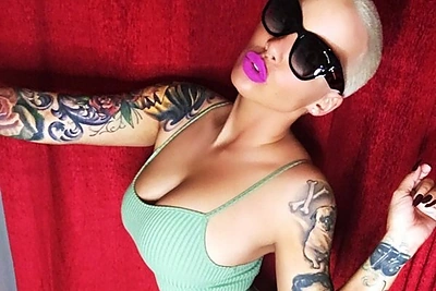 Amber Rose per klaidą paskelbė savo telefono numerį milijonams gerbėjų