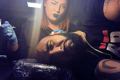 Dar viena nauja Sezzy tatuiruotė – muzika ausyse: „Manau, priėmiau teisingą sprendimą“