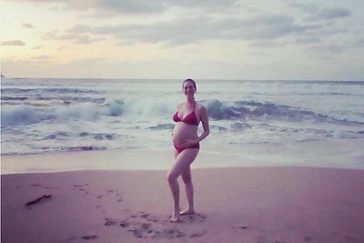 Nėščia aktorė Anne Hathaway nusifotografavo su bikiniu