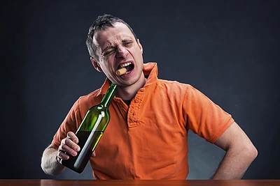 Psichotereapeutė: „Įtartinai pamirštame alkoholio poveikį psichikai“