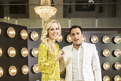 Donata Gutauskienė-Laisva duetui su Radžiu pasirinko trumpą, kojas apnuoginusią suknelę