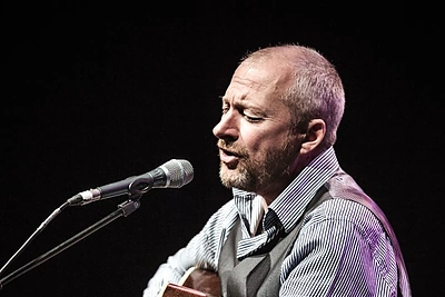 Mirė hito „Wonderful Life“ autorius Colinas Vearncombe'as