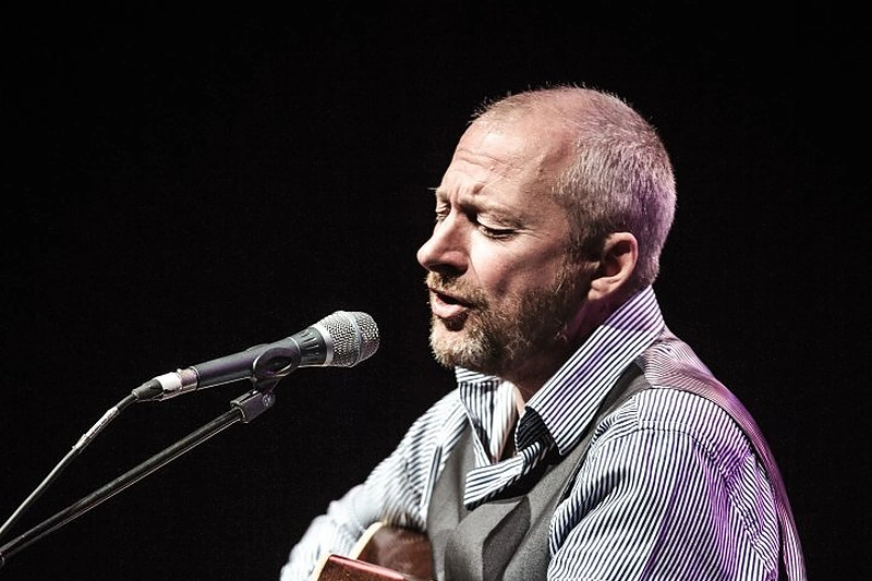 Į avariją patekęs hito „Wonderful Life“ autorius Colinas Vearncombe'as paniro į komą