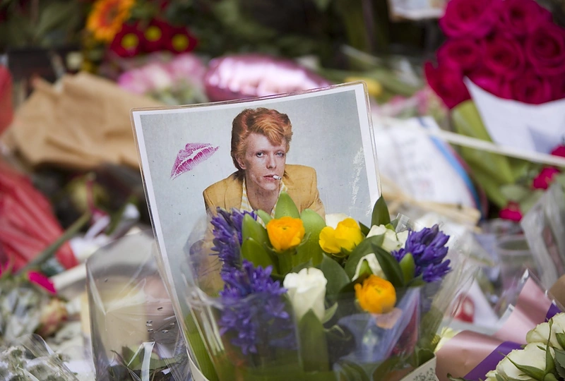 Gerbėjai atsisveikina su Davidu Bowie
