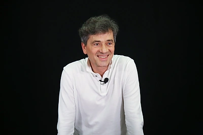 Sauliaus Urbono sukurta 3 minučių mankšta: suteikia energijos ir užkuria organizmą (II dalis)