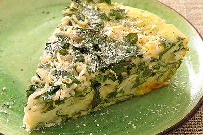 Greitai paruošiamas makaronų pyragas su špinatais