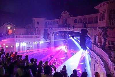 SEL koncerto Londone akimirka