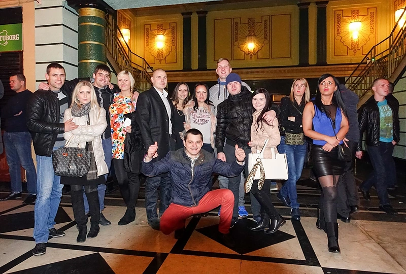 SEL koncerto Londone akimirka