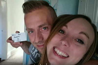 Vaikinas savo merginai piršosi 148 kartus, o ji to net nepastebėjo