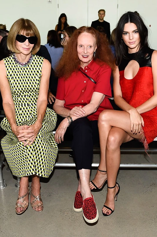 Anna, Wintour, Grace Coddington ir Kendall Jenner