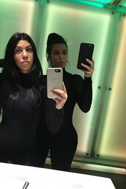 Kim Kardashian su seserimi Kourtney