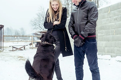 Deimantė Guobytė ir Egidijus Dragūnas gyvūnų prieglaudoje