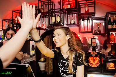 Už baro stojusi Justė Starinskaitė: „Viskas, keičiu profesiją“