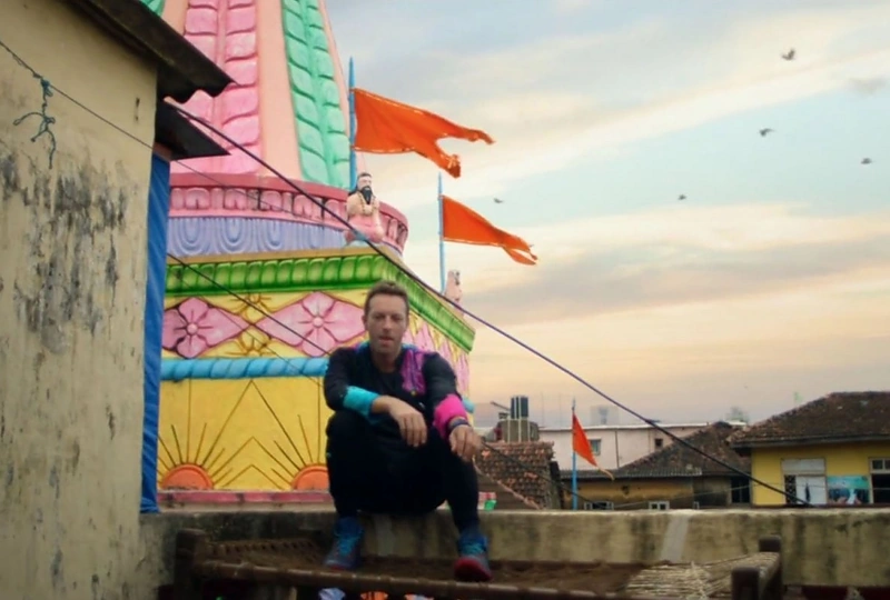 Chrisas Martinas vaizdo klipe „Hymn for the Weekend“