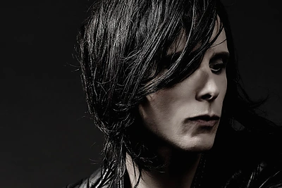 „Placebo“ ir „Depeche Mode“ gerbėjai turėtų nepraleisti IAMX koncerto Vilniuje