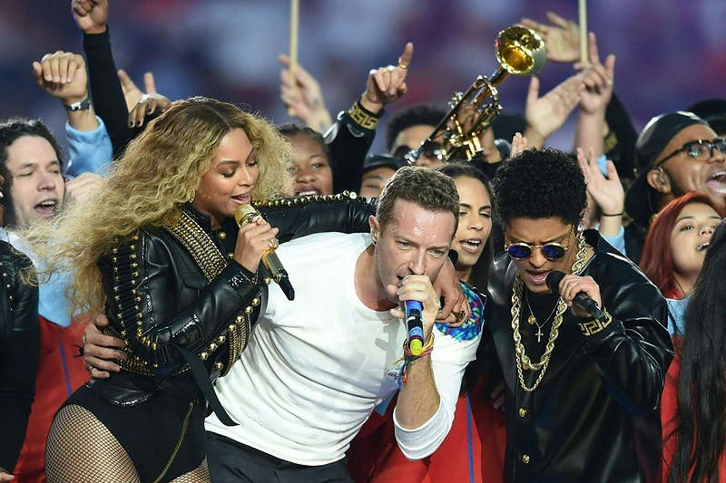 „Super Bowl“ fiestoje – iš koto verčiantis „Coldplay“, Beyonce ir Bruno Marso šou