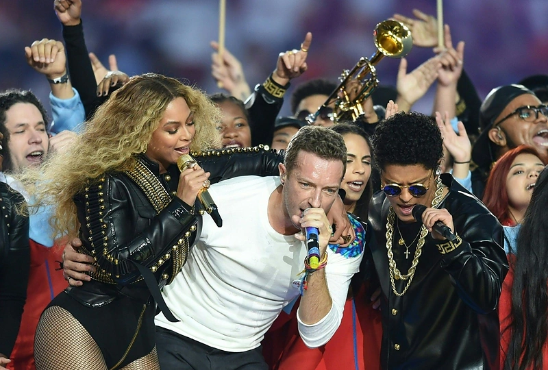 Beyonce, Chrisas Martinas ir Bruno Marsas