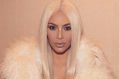 Kim Kardashian ir vėl blondinė: naują įvaizdį pristatė per Kanye Westo madų šou