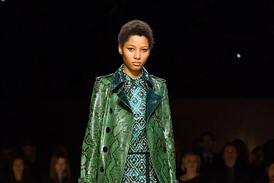 „Burberry“ 2016 m. rudens kolekcijos modelis