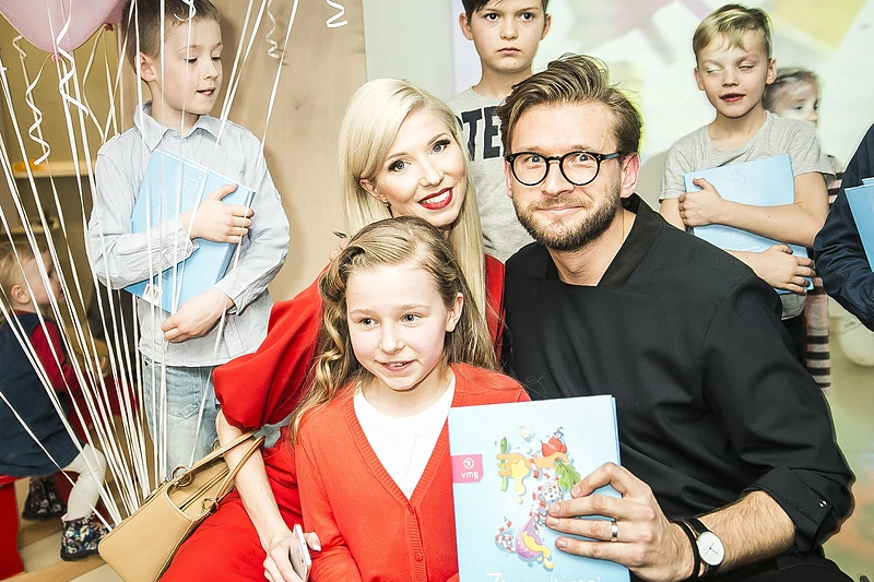 Inga Stumbrienė su dukra ir Alfas Ivanauskas