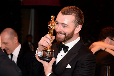 Dainininkas Samas Smithas – ne pirmas gėjus, gavęs „Oskarą“