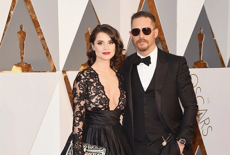 Tomas Hardy su žmona Charlotte Riley