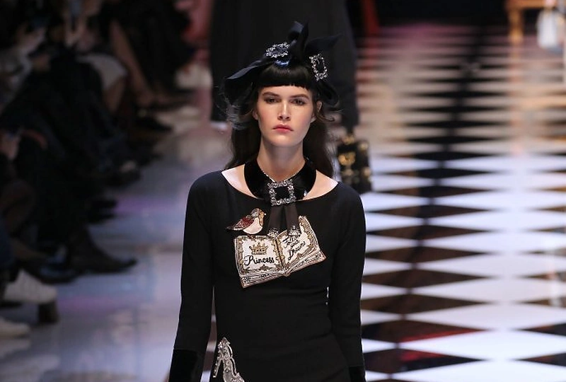 „Dolce & Gabbana“ 2016 m. rudens-žiemos kolekcijos modelis