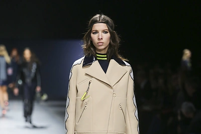 „Versace“ 2016 m. rudens-žiemos kolekcijos modelis