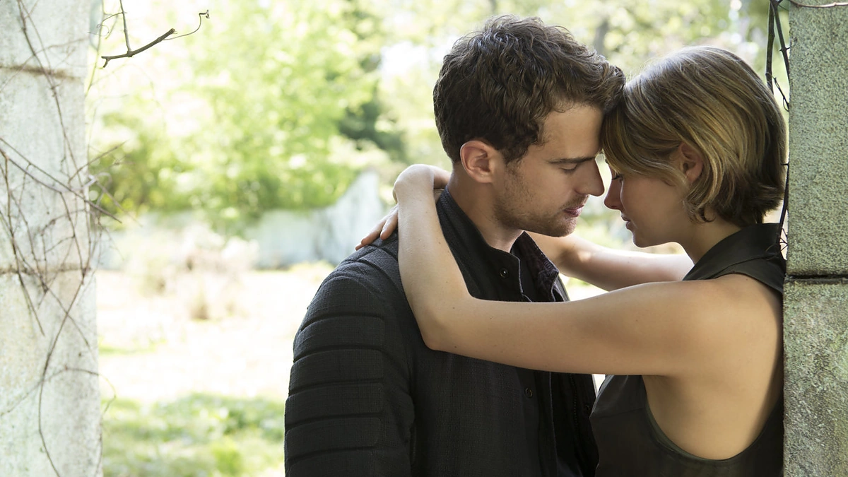 Theo Jamesas ir Shailene Woodley filme „Divergentės serija: lojalioji“