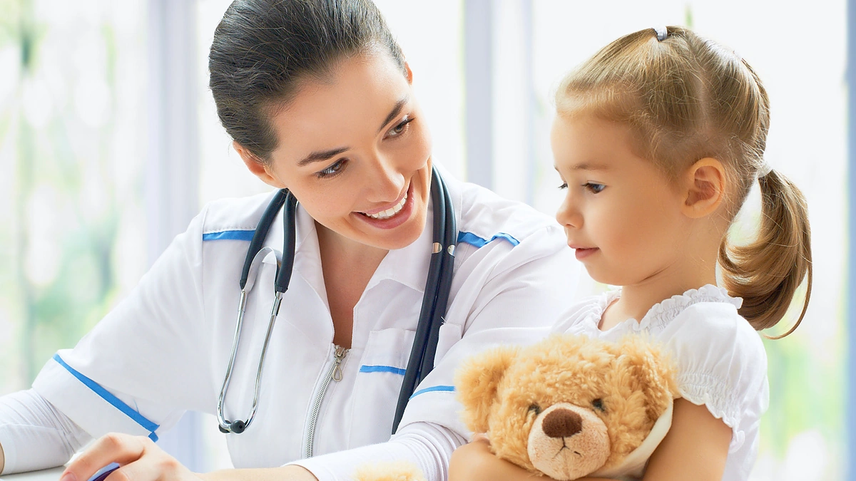 Mergaitė pas gydytoją