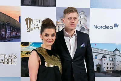 Eglė Skrolytė „Lietuvos garbėje“ pasirodė su širdies draugu Jonu Elvikiu