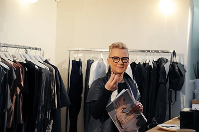 „Julia Janus“ naujoje kolekcijoje – šaltos ramios spalvos, neatviras seksualumas