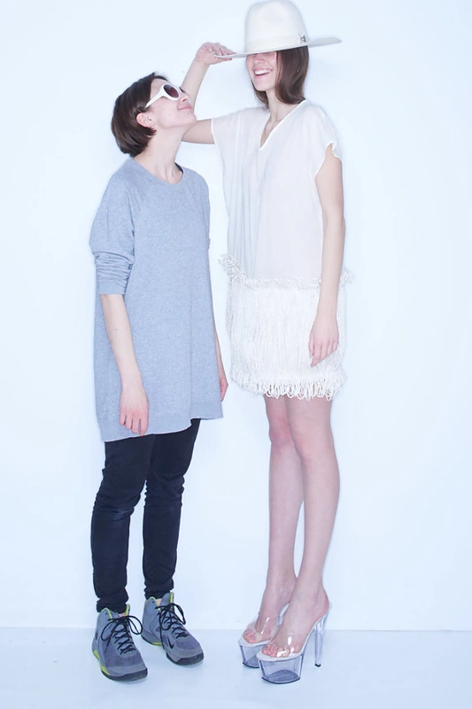 Morta Nakaitė ir jos kolekcijos modelis