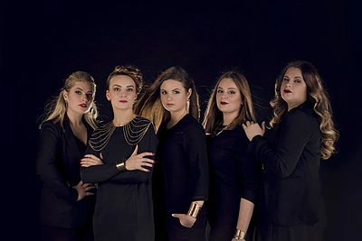 Pritariančiosios vokalistės susibūrė į naują projektą „Where The Backs Come From“