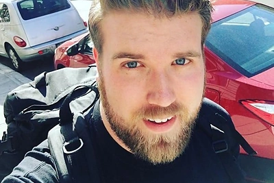 Zachas Miko – pirmas plius dydžio modelis vyras, pasirašęs kontraktą sų modelių agentūra IMG