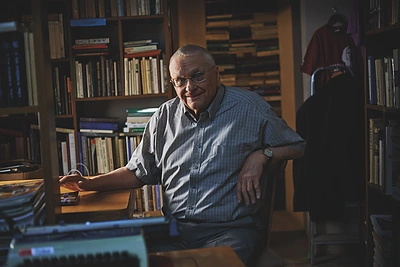 Mirė poetas Algimantas Baltakis