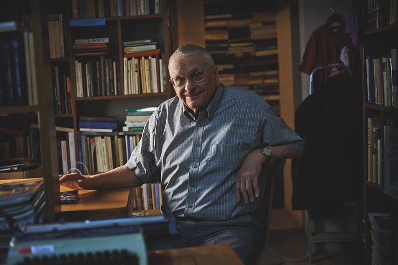 Mirė poetas Algimantas Baltakis