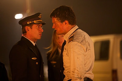 Vladimiras Maškovas ir Danila Kozlovskis filme „Ekipažas“ / Kadras iš filmo