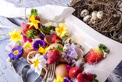 Velykų stalo dekoravimas.