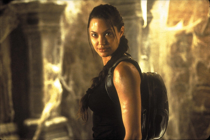 Angelina Jolie filme „Kapų plėšikė Lara Kroft“ (2001 m.)
