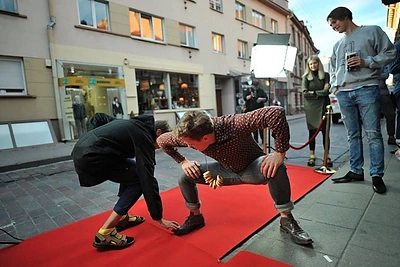 Normalūs bateliai / Šokiai Ne Savo Batuose