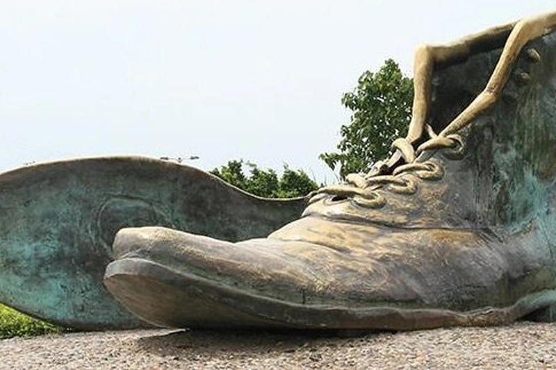 Skulptūra „Seni batai“ Kartachenoje, Kolumbijoje