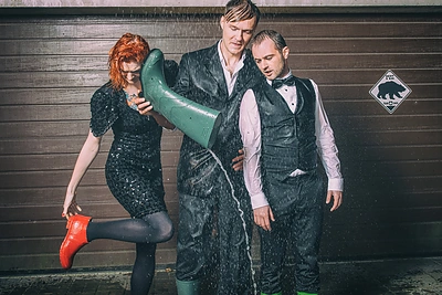 Įvertinkite: „Liūdni slibinai“ pristato dainą „Mylėkime pabaigas“