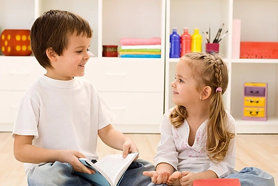 Ar mokyti ikimokyklinuką užsienio kalbos: specialistų argumentai „už“ ir „prieš“